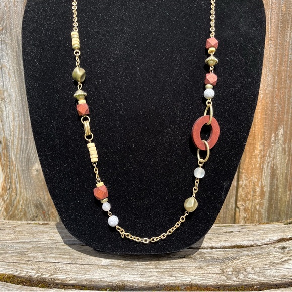 Lightweight long necklace with wood and misc beads - Picture 5 of 10